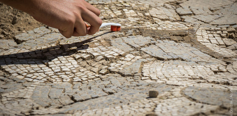  Three new Roman mosaics found in Italica (Seville)